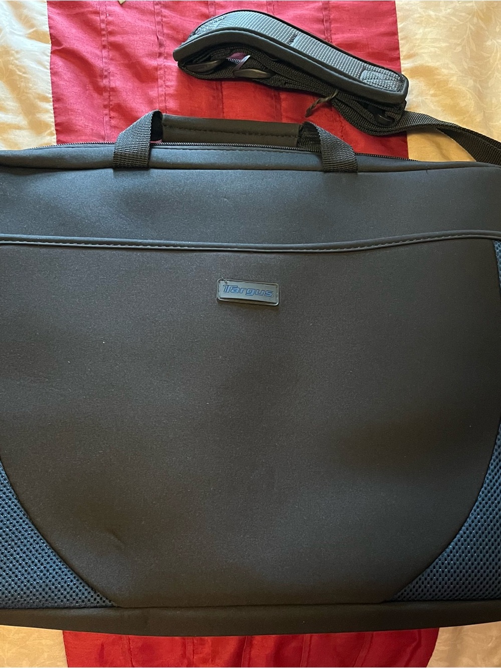 Targus Black Laptop Messenger Bag- Padded